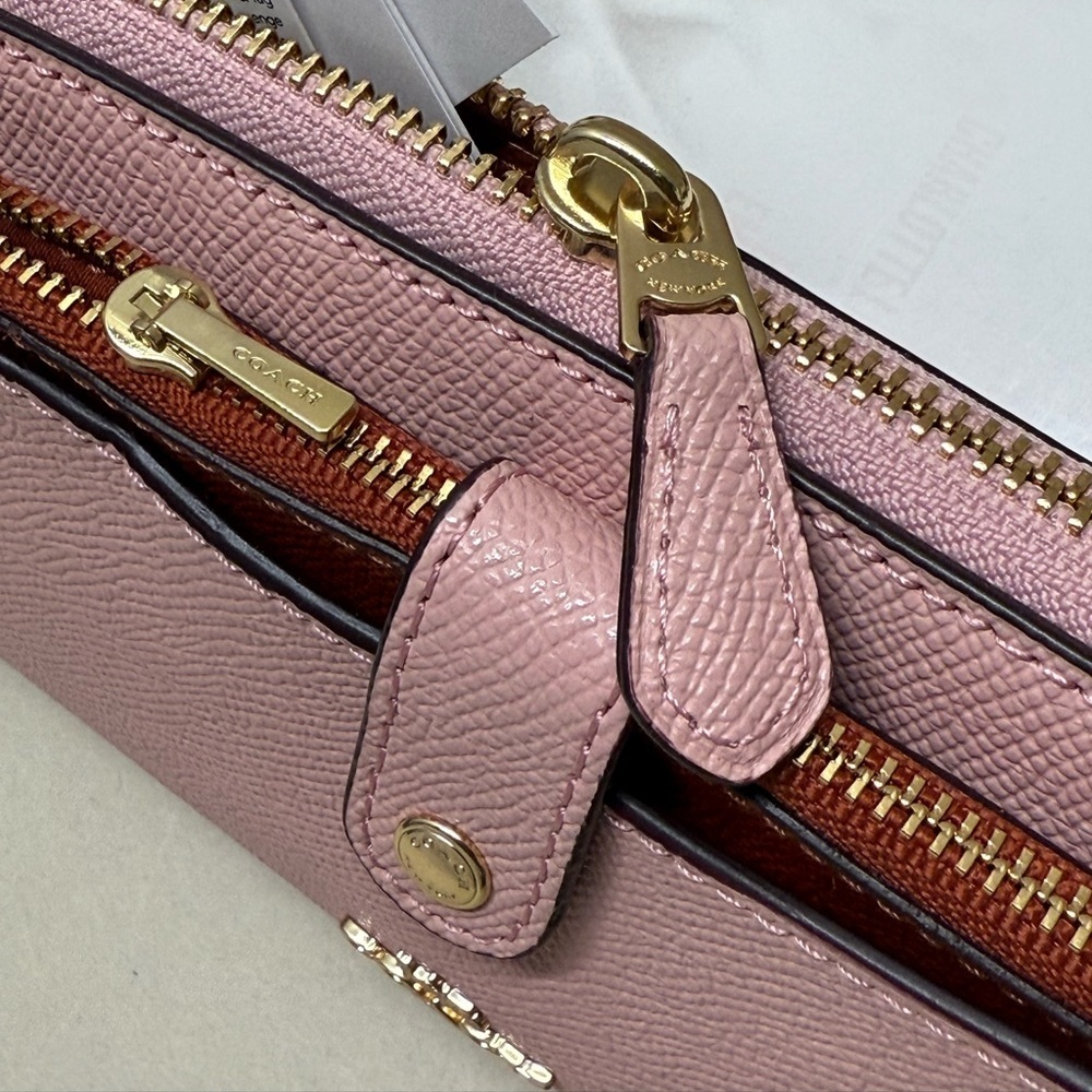 (new+tag) Coach blush pink terracotta colorblock wallet fits iPhone pro inside - Picture 4 of 12